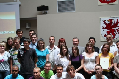 Uczniowie klas II Zespołu Szkół im. I. Łukasiewicza w Policach (10 czerwca 2008)