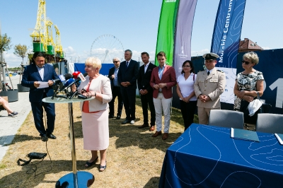 radni podczas podpisywania umowy-17