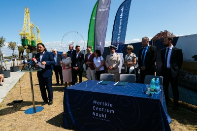 radni podczas podpisywania umowy-20