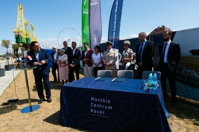 radni podczas podpisywania umowy-21