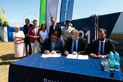 radni podczas podpisywania umowy-25