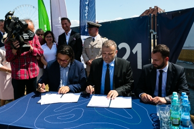 radni podczas podpisywania umowy-26