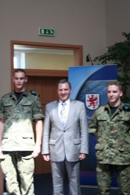 Uczniowie klas II Zespołu Szkół im. I. Łukasiewicza w Policach (10 czerwca 2008)